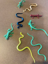 Load image into Gallery viewer, Safari Miniature Reptiles Toy Set