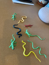Load image into Gallery viewer, Safari Miniature Reptiles Toy Set