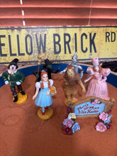 Load image into Gallery viewer, Antiques Main Character Set 6 Figures &amp; sign #3
