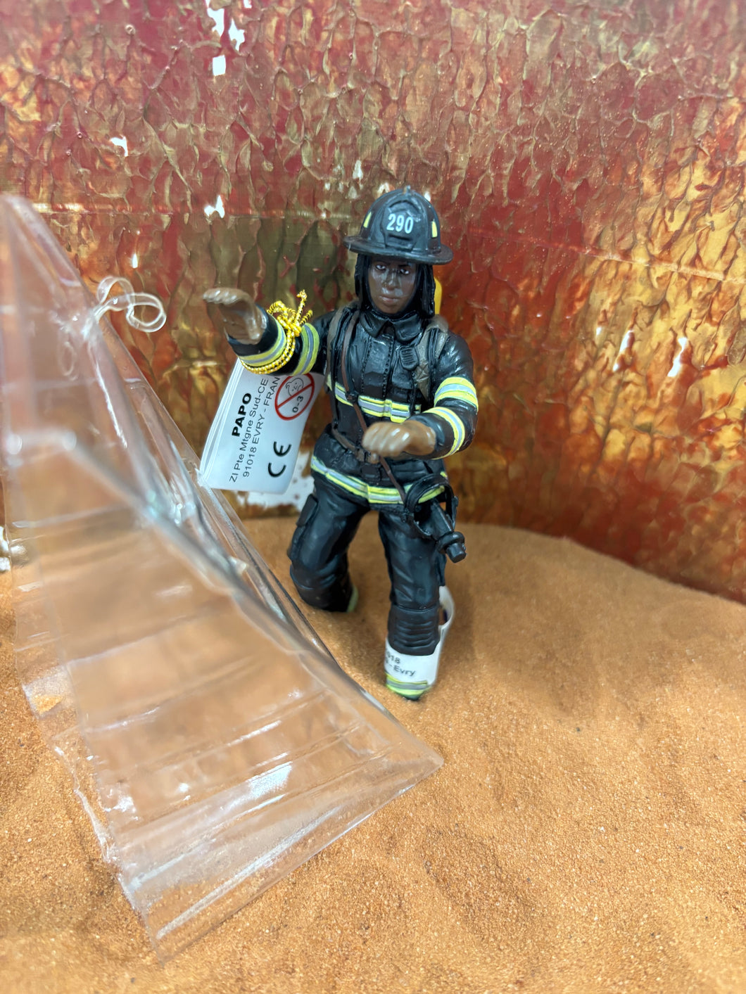 Papo Firefighter (multicultural)Climbing
