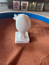 Load image into Gallery viewer, Mini Sculpted “Blind” Bust
