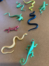 Load image into Gallery viewer, Safari Miniature Reptiles Toy Set
