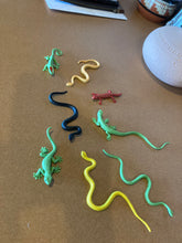 Load image into Gallery viewer, Safari Miniature Reptiles Toy Set
